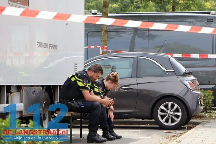 (UPDATE) Vrouw (38) overleden bij huiselijk geweld in Vlijmen, man (35) aangehouden: ‘Kindje is door buren opgevangen’ 24 (UPDATE) Vrouw (38) overleden bij huiselijk geweld in Vlijmen, man (35) aangehouden: ‘Kindje is door buren opgevangen’ 112 De Langstraat