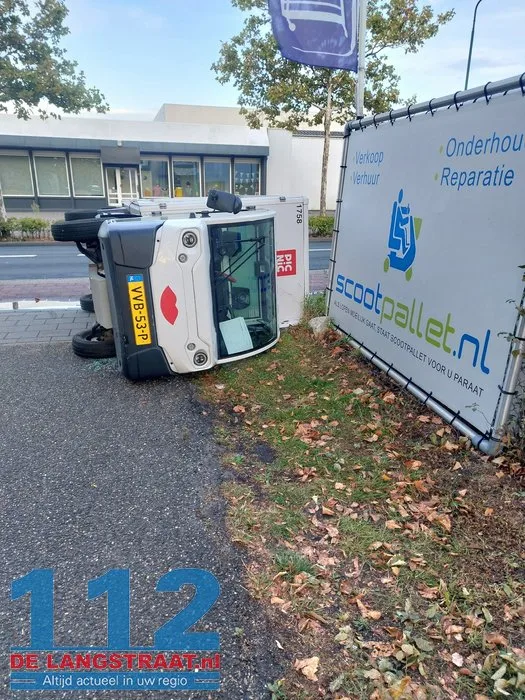 Picnic wagentje op zijn kant Kaatsheuvel 1 Picnic wagentje op zijn kant Kaatsheuvel 112 De Langstraat