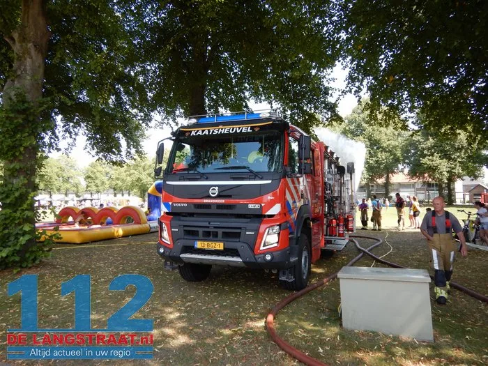 Verfrissende middag met brandweer bij Jeugdpret op Prins Mauritsplein 112 De Langstraat