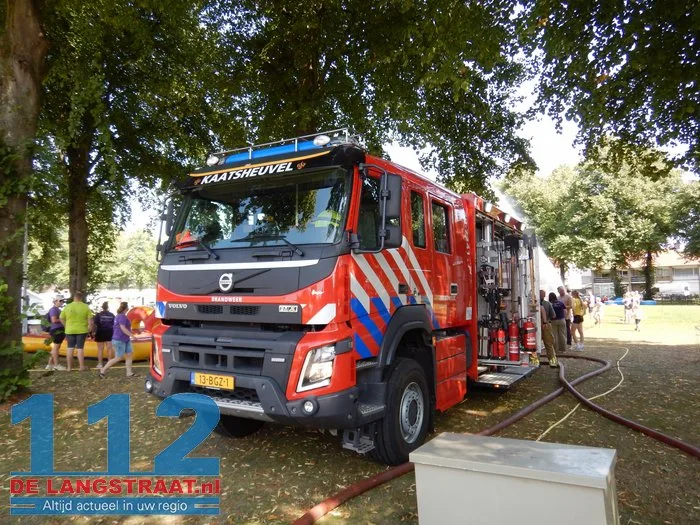 Verfrissende middag met brandweer bij Jeugdpret op Prins Mauritsplein 112 De Langstraat