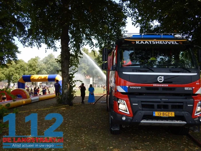 Verfrissende middag met brandweer bij Jeugdpret op Prins Mauritsplein 112 De Langstraat