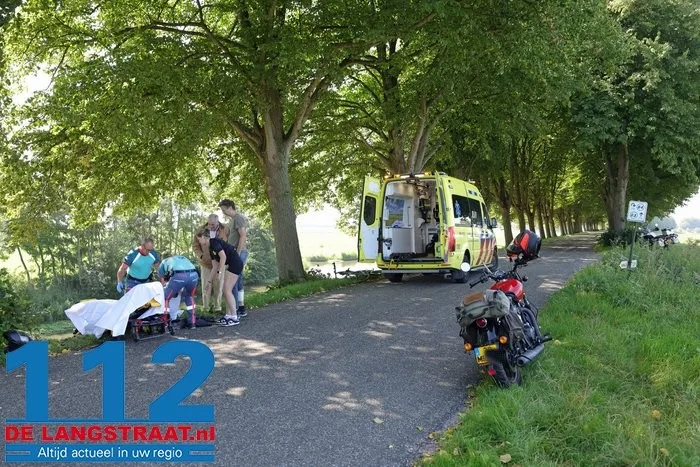Motorongeval op Heusdenseweg in Waalwijk - tractor rijdt door 6 Motorongeval op Heusdenseweg in Waalwijk - tractor rijdt door 112 De Langstraat
