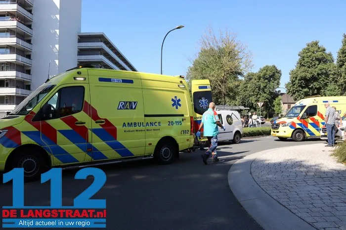 Fietsster zwaargewond bij botsing met caravan op rotonde in Waalwijk 4 Fietsster zwaargewond bij botsing met caravan op rotonde in Waalwijk 112 De Langstraat