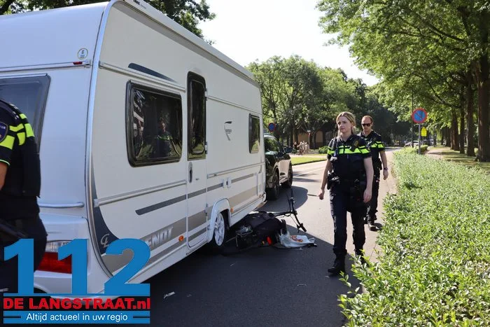 Fietsster zwaargewond bij botsing met caravan op rotonde in Waalwijk 6 Fietsster zwaargewond bij botsing met caravan op rotonde in Waalwijk 112 De Langstraat
