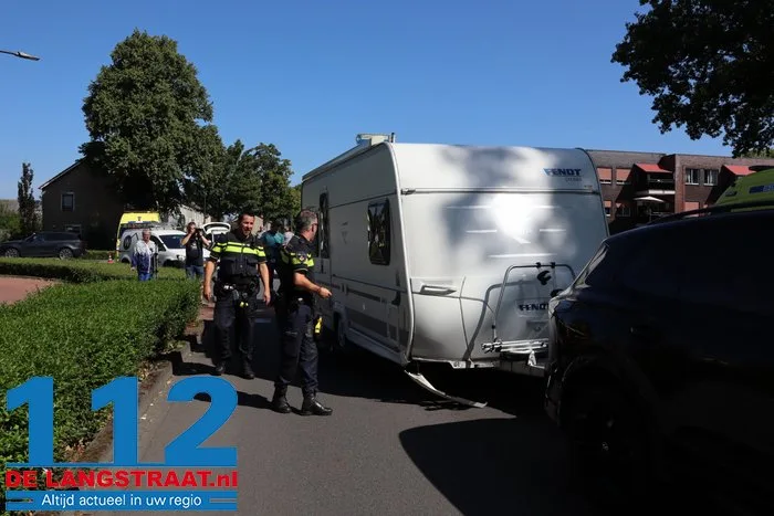 Fietsster zwaargewond bij botsing met caravan op rotonde in Waalwijk 13 Fietsster zwaargewond bij botsing met caravan op rotonde in Waalwijk 112 De Langstraat