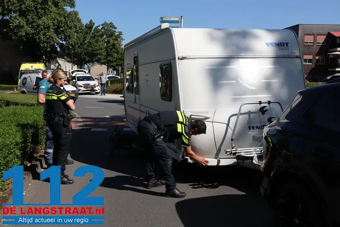 Fietsster zwaargewond bij botsing met caravan op rotonde in Waalwijk 15 Fietsster zwaargewond bij botsing met caravan op rotonde in Waalwijk 112 De Langstraat