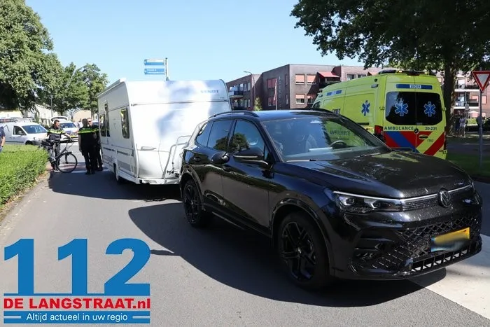 Fietsster zwaargewond bij botsing met caravan op rotonde in Waalwijk 17 Fietsster zwaargewond bij botsing met caravan op rotonde in Waalwijk 112 De Langstraat