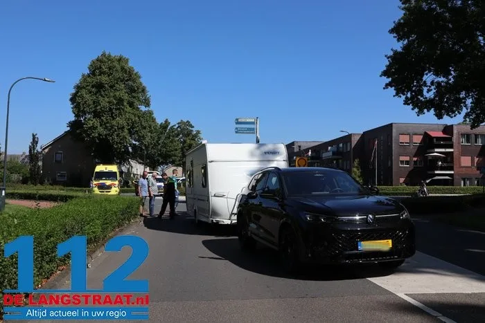Fietsster zwaargewond bij botsing met caravan op rotonde in Waalwijk 19 Fietsster zwaargewond bij botsing met caravan op rotonde in Waalwijk 112 De Langstraat