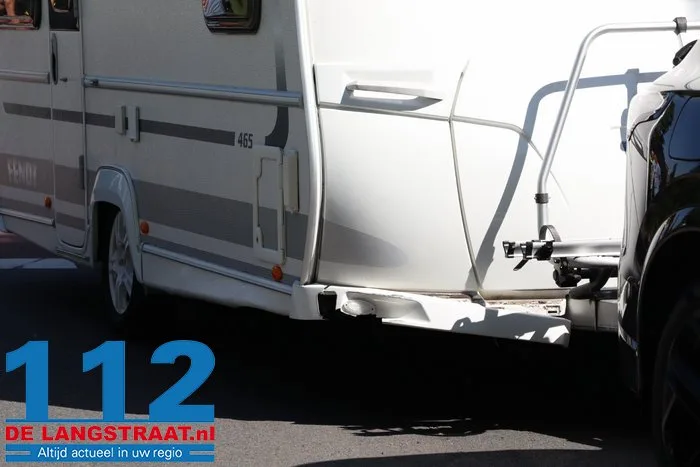 Fietsster zwaargewond bij botsing met caravan op rotonde in Waalwijk 20 Fietsster zwaargewond bij botsing met caravan op rotonde in Waalwijk 112 De Langstraat