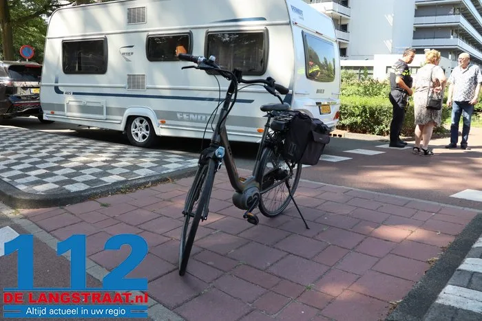Fietsster zwaargewond bij botsing met caravan op rotonde in Waalwijk 23 Fietsster zwaargewond bij botsing met caravan op rotonde in Waalwijk 112 De Langstraat
