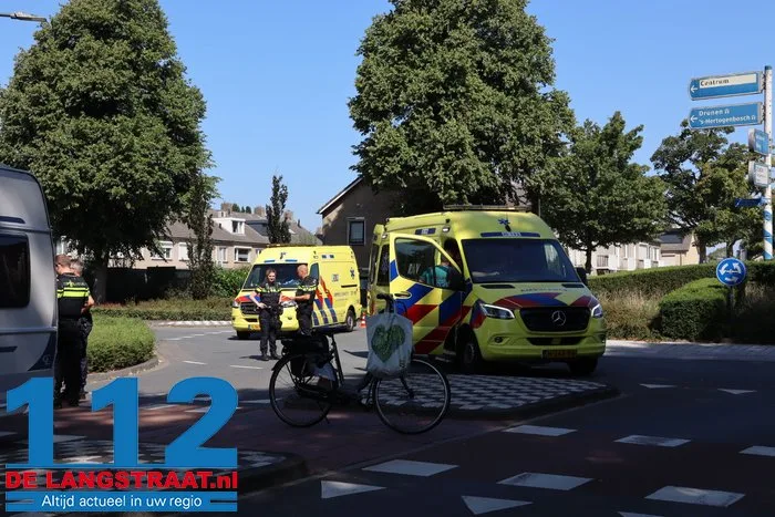 Fietsster zwaargewond bij botsing met caravan op rotonde in Waalwijk 25 Fietsster zwaargewond bij botsing met caravan op rotonde in Waalwijk 112 De Langstraat