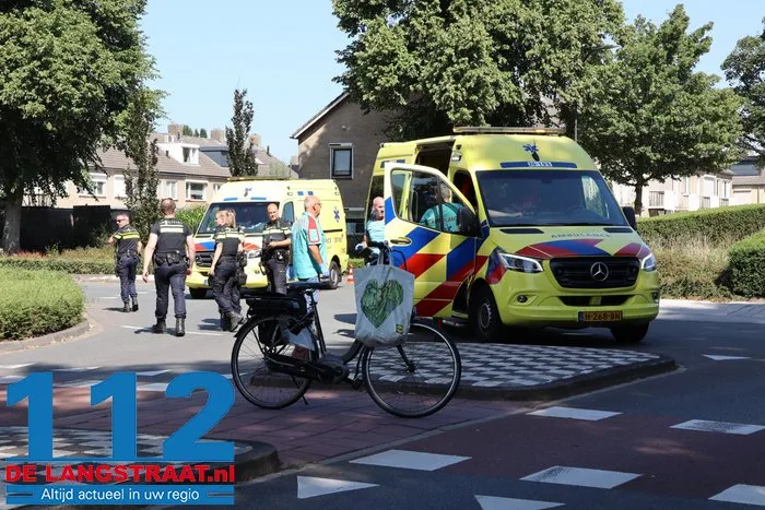 Fietsster zwaargewond bij botsing met caravan op rotonde in Waalwijk 27 Fietsster zwaargewond bij botsing met caravan op rotonde in Waalwijk 112 De Langstraat