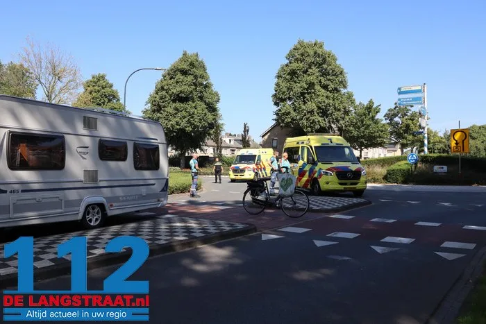 Fietsster zwaargewond bij botsing met caravan op rotonde in Waalwijk 30 Fietsster zwaargewond bij botsing met caravan op rotonde in Waalwijk 112 De Langstraat