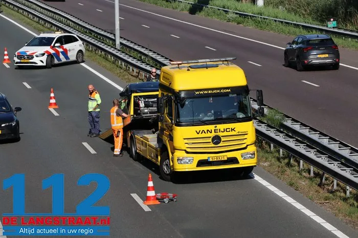 Auto botst tegen vangrail op A59 bij Vlijmen en raakt beschadigd 1 Auto botst tegen vangrail op A59 bij Vlijmen en raakt beschadigd 112 De Langstraat