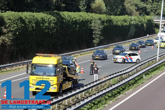 Auto botst tegen vangrail op A59 bij Vlijmen en raakt beschadigd 2 Auto botst tegen vangrail op A59 bij Vlijmen en raakt beschadigd 112 De Langstraat