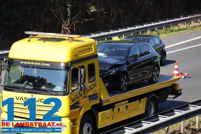Auto botst tegen vangrail op A59 bij Vlijmen en raakt beschadigd 4 Auto botst tegen vangrail op A59 bij Vlijmen en raakt beschadigd 112 De Langstraat