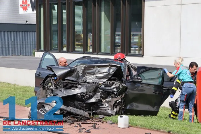 Automobilist overleden bij frontale aanrijding, andere bestuurder bekneld 3 Automobilist overleden bij frontale aanrijding, andere bestuurder bekneld 112 De Langstraat