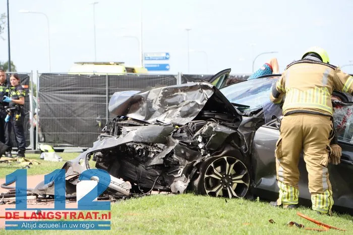 Automobilist overleden bij frontale aanrijding, andere bestuurder bekneld 7 Automobilist overleden bij frontale aanrijding, andere bestuurder bekneld 112 De Langstraat