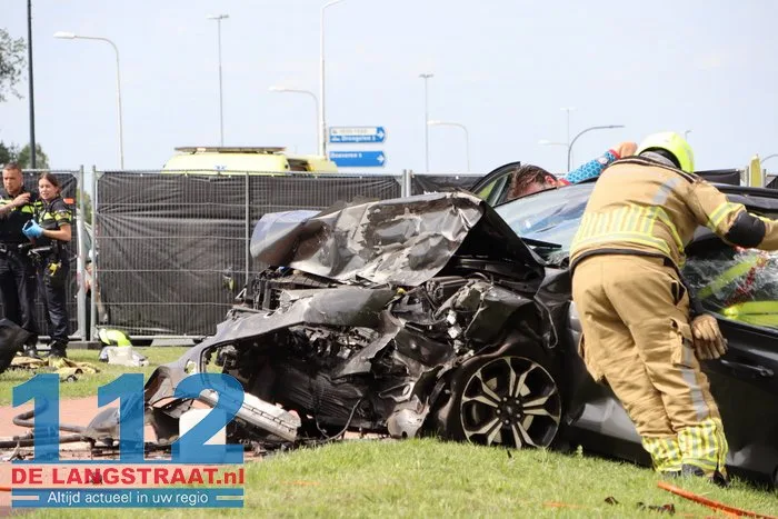 Automobilist overleden bij frontale aanrijding, andere bestuurder bekneld 8 Automobilist overleden bij frontale aanrijding, andere bestuurder bekneld 112 De Langstraat