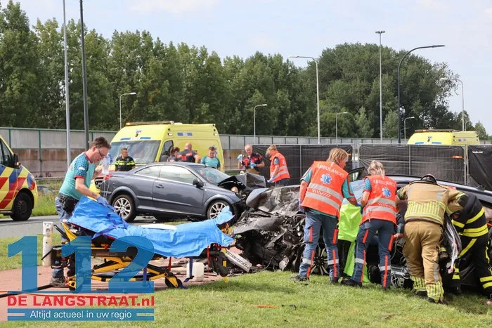Automobilist overleden bij frontale aanrijding, andere bestuurder bekneld 11 Automobilist overleden bij frontale aanrijding, andere bestuurder bekneld 112 De Langstraat