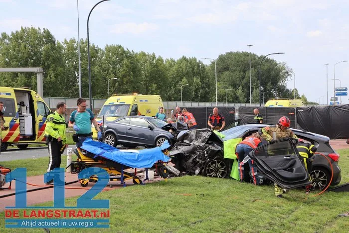 Automobilist overleden bij frontale aanrijding, andere bestuurder bekneld 12 Automobilist overleden bij frontale aanrijding, andere bestuurder bekneld 112 De Langstraat