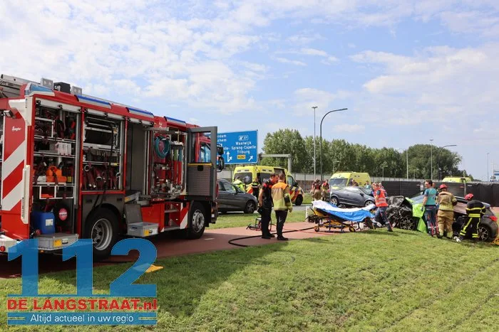 Automobilist overleden bij frontale aanrijding, andere bestuurder bekneld 13 Automobilist overleden bij frontale aanrijding, andere bestuurder bekneld 112 De Langstraat