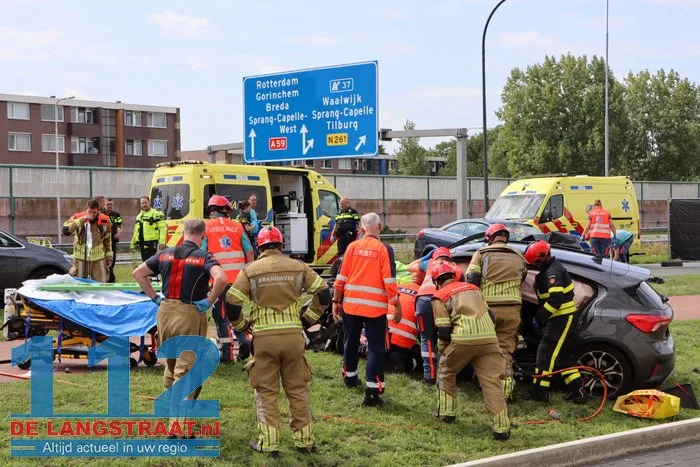 Automobilist overleden bij frontale aanrijding, andere bestuurder bekneld 14 Automobilist overleden bij frontale aanrijding, andere bestuurder bekneld 112 De Langstraat