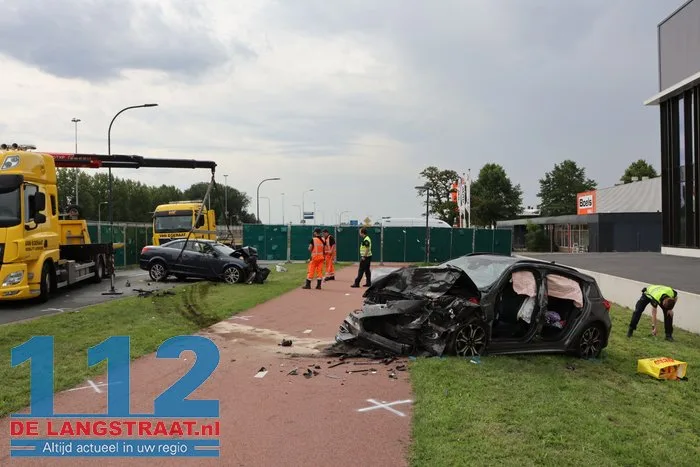 Automobilist overleden bij frontale aanrijding, andere bestuurder bekneld 18 Automobilist overleden bij frontale aanrijding, andere bestuurder bekneld 112 De Langstraat
