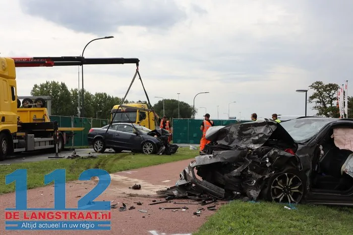 Automobilist overleden bij frontale aanrijding, andere bestuurder bekneld 19 Automobilist overleden bij frontale aanrijding, andere bestuurder bekneld 112 De Langstraat