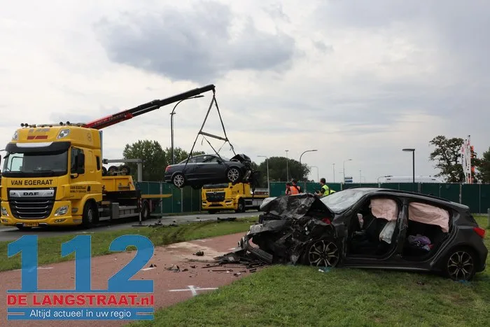 Automobilist overleden bij frontale aanrijding, andere bestuurder bekneld 20 Automobilist overleden bij frontale aanrijding, andere bestuurder bekneld 112 De Langstraat