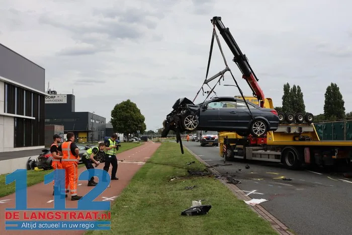 Automobilist overleden bij frontale aanrijding, andere bestuurder bekneld 22 Automobilist overleden bij frontale aanrijding, andere bestuurder bekneld 112 De Langstraat