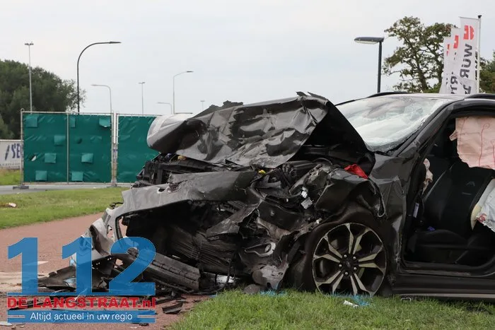 Automobilist overleden bij frontale aanrijding, andere bestuurder bekneld 27 Automobilist overleden bij frontale aanrijding, andere bestuurder bekneld 112 De Langstraat