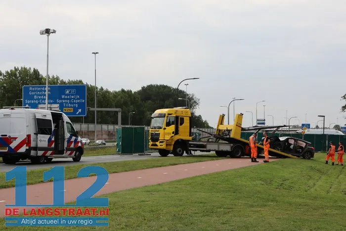 Automobilist overleden bij frontale aanrijding, andere bestuurder bekneld 29 Automobilist overleden bij frontale aanrijding, andere bestuurder bekneld 112 De Langstraat