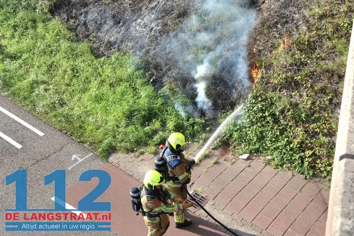 Bermbrand langs Midden-Brabantweg in Waalwijk zorgt voor verkeershinder 5 Bermbrand langs Midden-Brabantweg in Waalwijk zorgt voor verkeershinder 112 De Langstraat