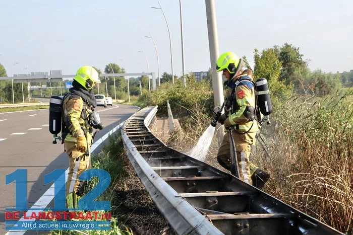 Bermbrand langs Midden-Brabantweg in Waalwijk zorgt voor verkeershinder 15 Bermbrand langs Midden-Brabantweg in Waalwijk zorgt voor verkeershinder 112 De Langstraat