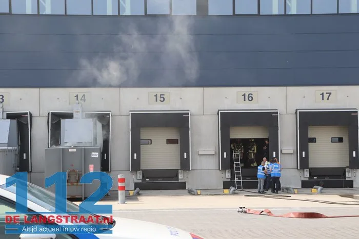 Brand in papiercontainer bij bedrijf aan De Kroonweg in Waalwijk 112 De Langstraat