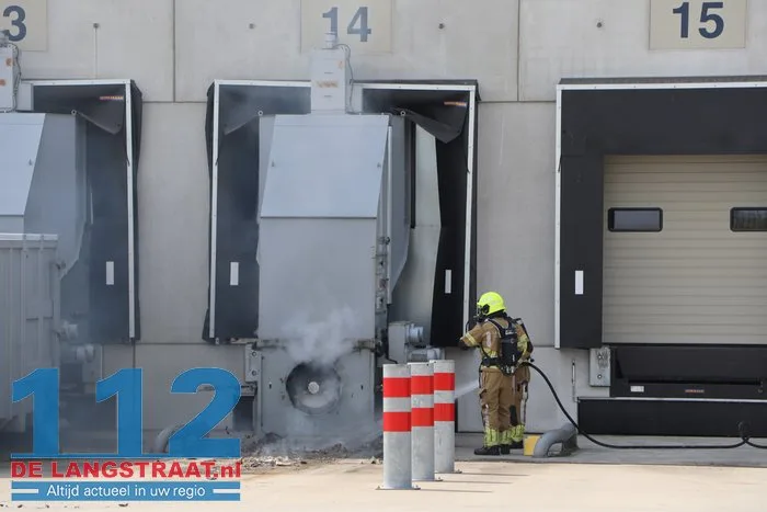 Brand in papiercontainer bij bedrijf aan De Kroonweg in Waalwijk 112 De Langstraat