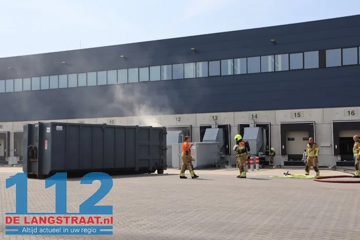 Brand in papiercontainer bij bedrijf aan De Kroonweg in Waalwijk 112 De Langstraat