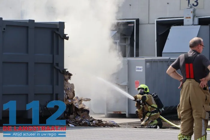 Brand in papiercontainer bij bedrijf aan De Kroonweg in Waalwijk 112 De Langstraat