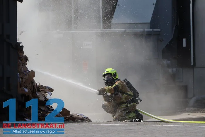 Brand in papiercontainer bij bedrijf aan De Kroonweg in Waalwijk 112 De Langstraat