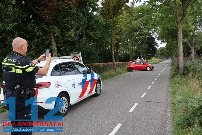 Auto botst tegen boom, bestuurder gewond Dongen 8 Auto botst tegen boom, bestuurder gewond Dongen 112 De Langstraat