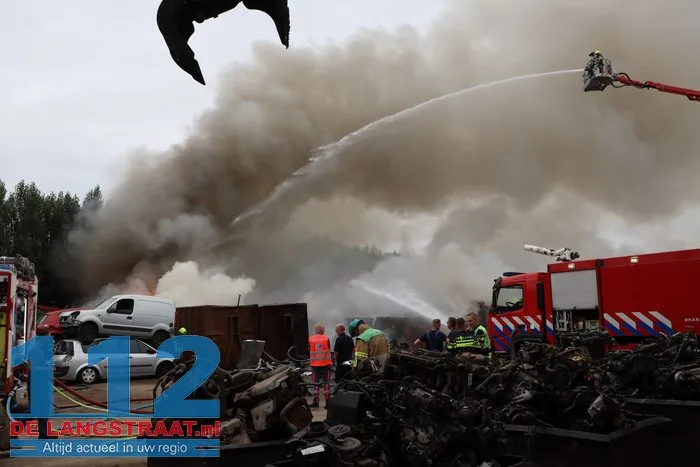 Grote brand bij autosloper Watertorenstraat Dongen 112 De Langstraat