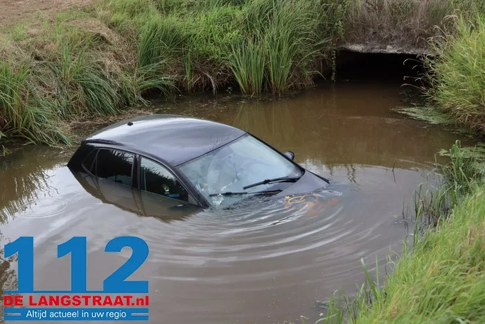 Bestuurder raakt onwel en belandt met auto in sloot in Waspik, weet zelf uit voertuig te komen 9 Bestuurder raakt onwel en belandt met auto in sloot in Waspik, weet zelf uit voertuig te komen 112 De Langstraat
