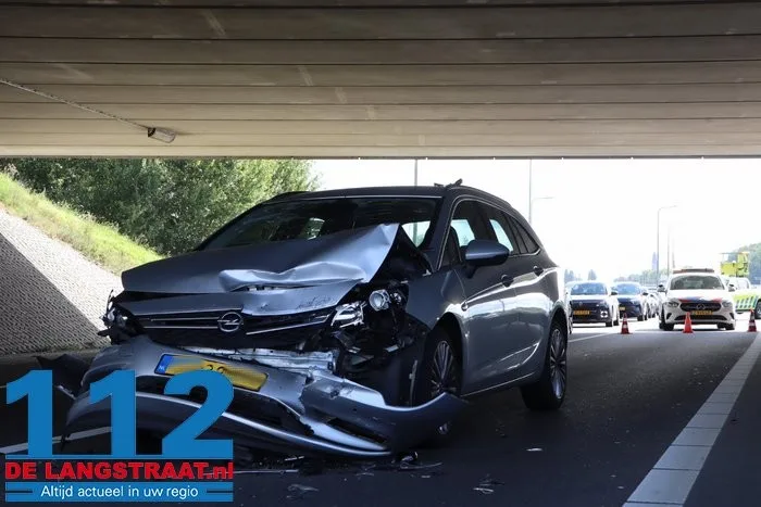 Botsing tussen drie voertuigen op A59 bij Waalwijk 13 Botsing tussen drie voertuigen op A59 bij Waalwijk 112 De Langstraat