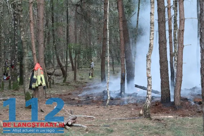 Brandweer bestrijdt bosbrand in bossen tussen Kaatsheuvel en Udenhout 15 Brandweer bestrijdt bosbrand in bossen tussen Kaatsheuvel en Udenhout 112 De Langstraat