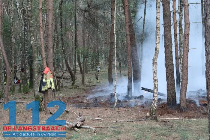 Brandweer bestrijdt bosbrand in bossen tussen Kaatsheuvel en Udenhout 17 Brandweer bestrijdt bosbrand in bossen tussen Kaatsheuvel en Udenhout 112 De Langstraat