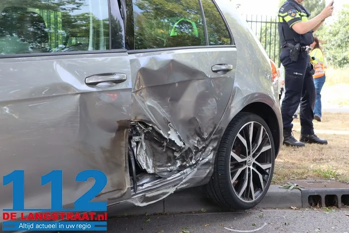 Gewonden bij ongeval in Kaatsheuvel, auto’s botsen vlakbij Efteling 4 Gewonden bij ongeval in Kaatsheuvel, auto’s botsen vlakbij Efteling 112 De Langstraat