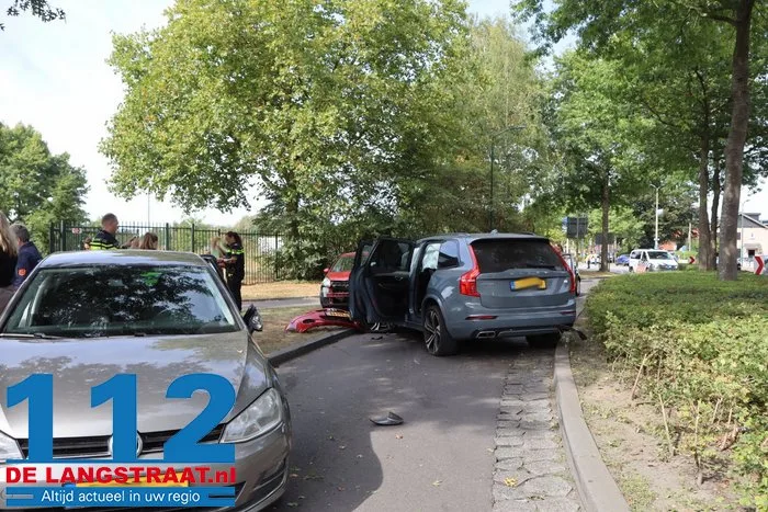 Gewonden bij ongeval in Kaatsheuvel, auto’s botsen vlakbij Efteling 5 Gewonden bij ongeval in Kaatsheuvel, auto’s botsen vlakbij Efteling 112 De Langstraat