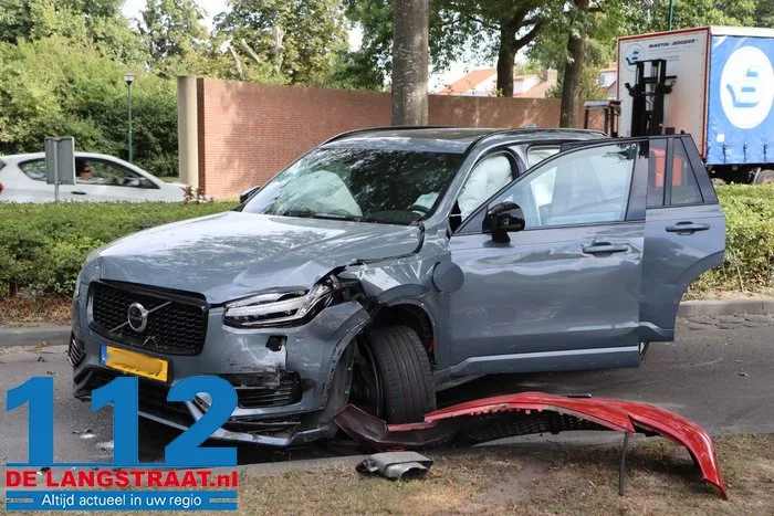 Gewonden bij ongeval in Kaatsheuvel, auto’s botsen vlakbij Efteling 6 Gewonden bij ongeval in Kaatsheuvel, auto’s botsen vlakbij Efteling 112 De Langstraat
