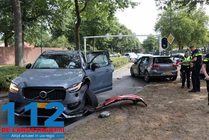 Gewonden bij ongeval in Kaatsheuvel, auto’s botsen vlakbij Efteling 7 Gewonden bij ongeval in Kaatsheuvel, auto’s botsen vlakbij Efteling 112 De Langstraat